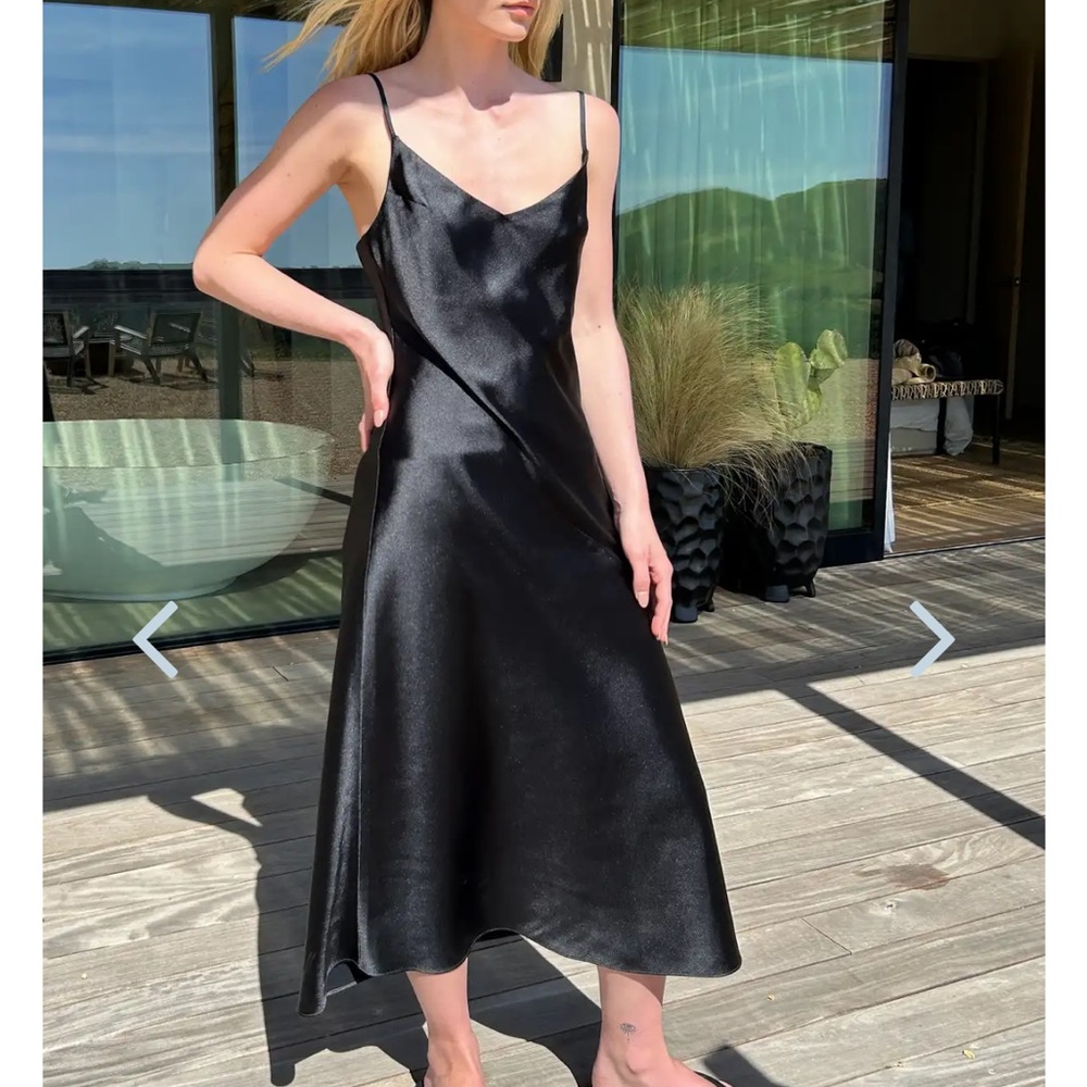 Oak and fort V-NECK SATIN SLIP MIDI DRESS